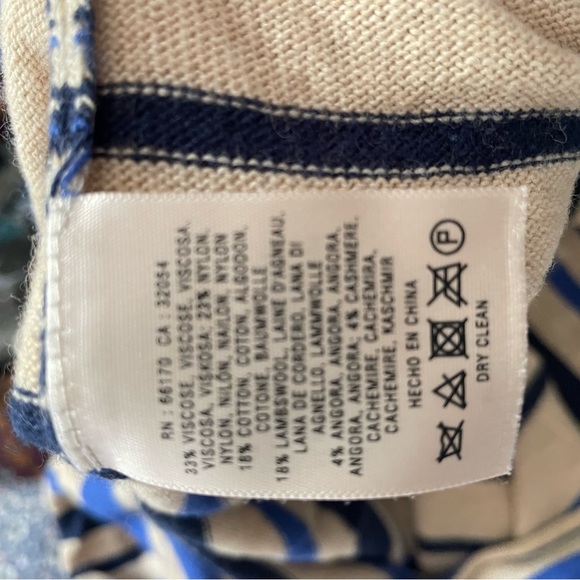 Maxi knit skirt with side slit on one side. - Picture 4 of 4